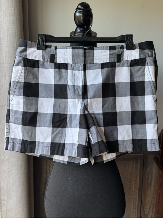 LOFT Pants - LOFT Black and White Buffalo Check Flat-Front Shorts 4” Sz 6